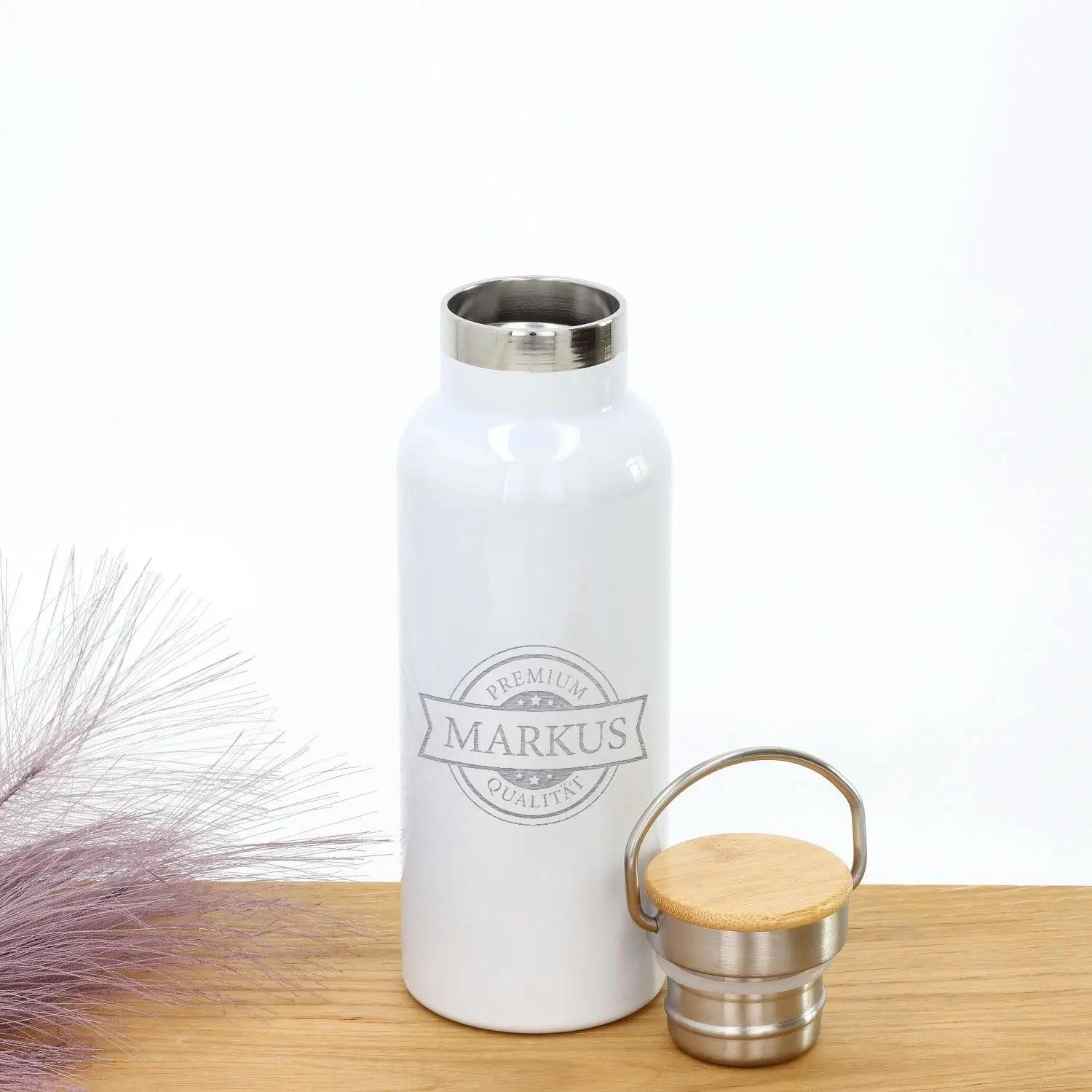 Trinkflasche personalisiert mit Bambus-Deckel in metallic weiß (500 ml)