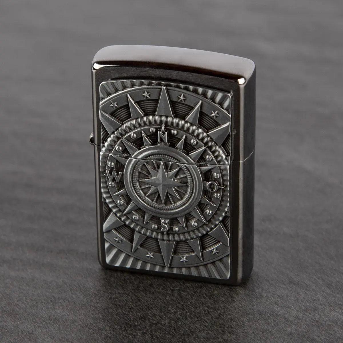 Premium Zippo Kompass mit Gravur - originales windfestes Benzinfeuerzeug