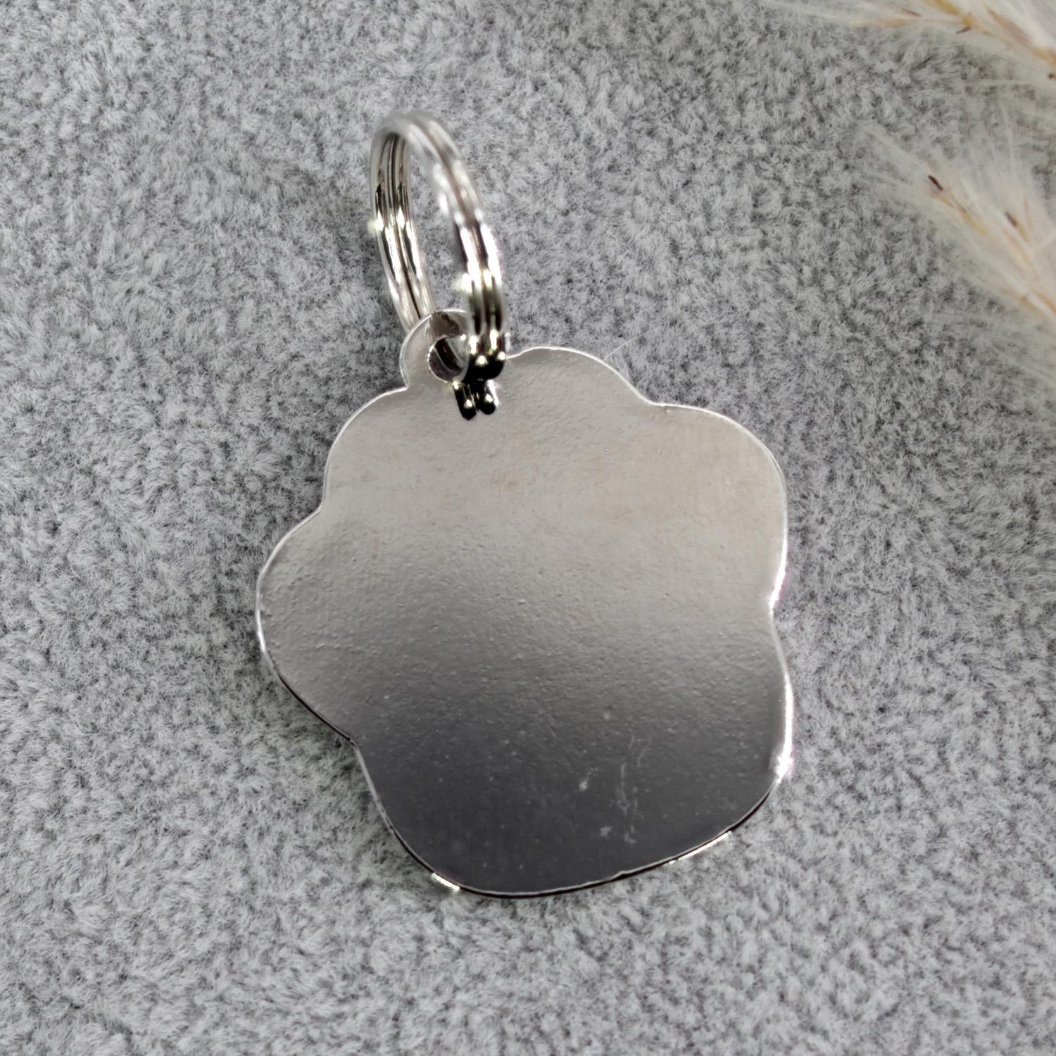 Hundemarke Pfote mit Gravur in Violett/Lila - personalisierte Tiermarke