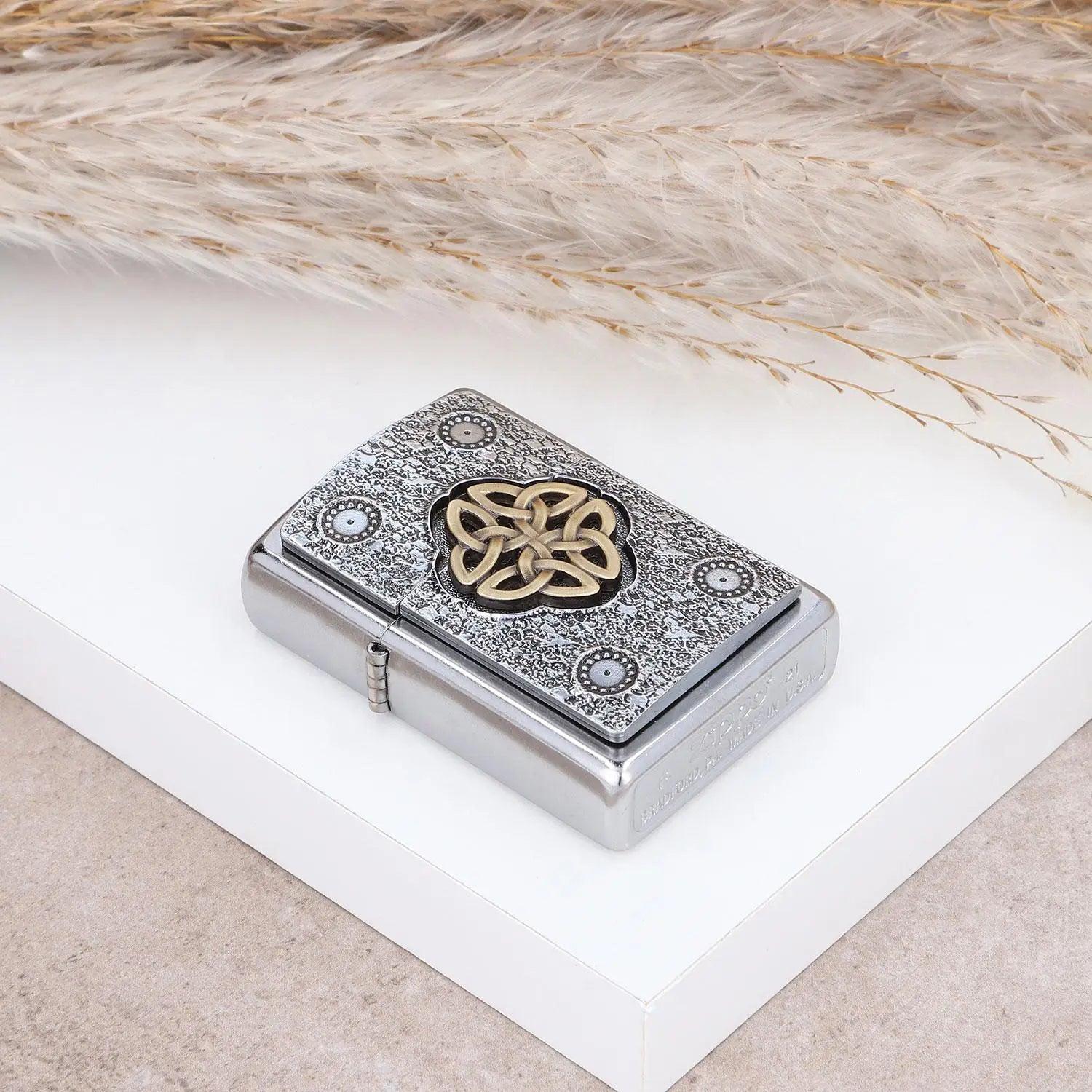 Premium Zippo Celtic Knot mit Gravur - originales Benzinfeuerzeug