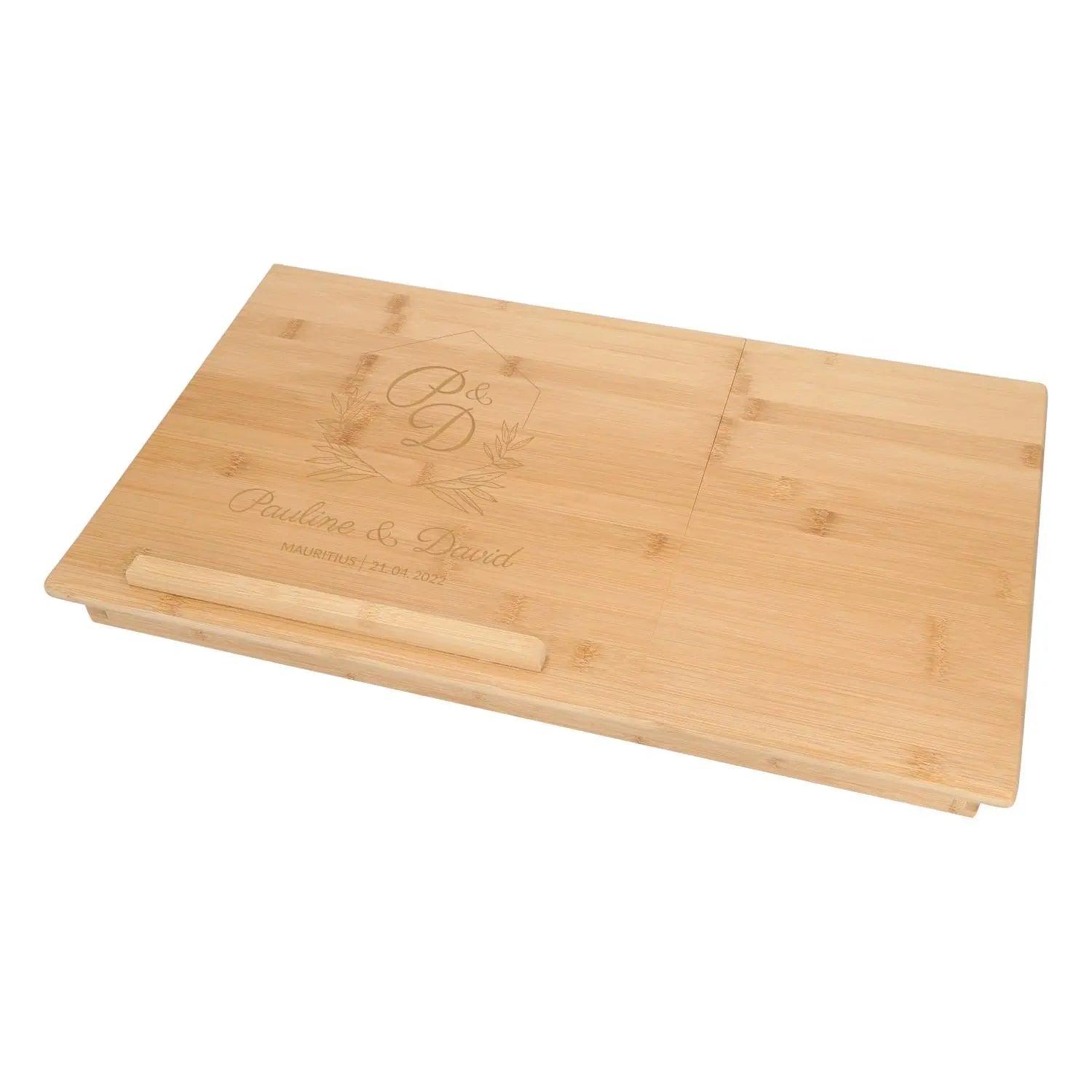 Betttablett mit Leseklappe und Gravur aus Bambus