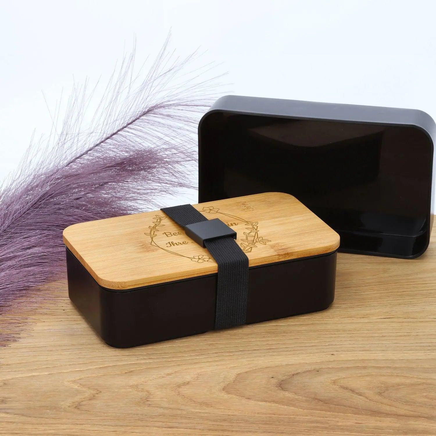Lunchbox mit zwei Ebenen und Besteckset mit Gravur