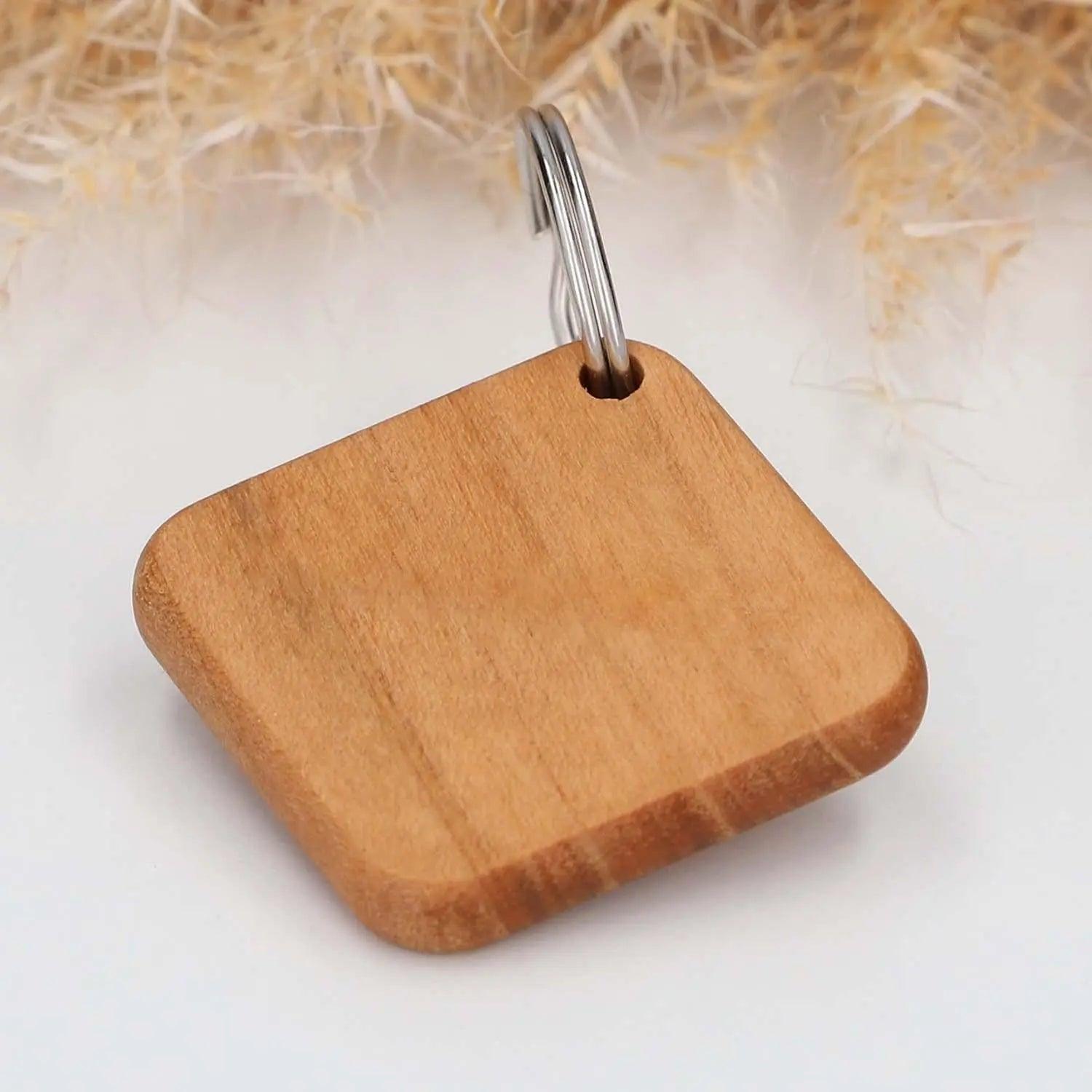 Holz Schlüsselanhänger mit Gravur aus Kirsche - personalisiert