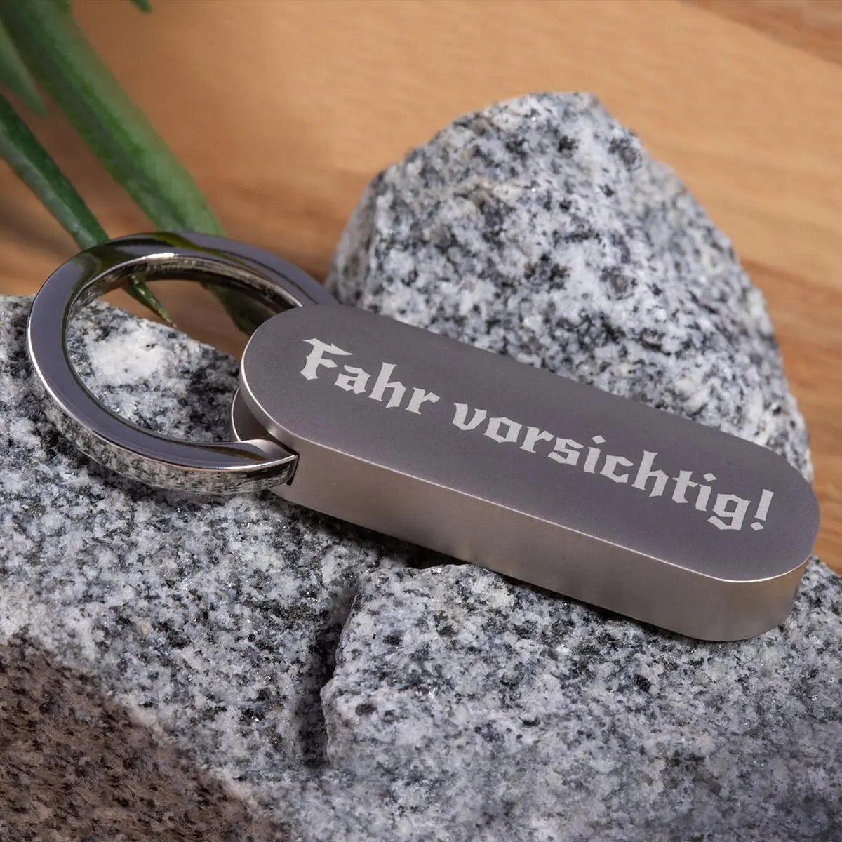 Ovaler Schlüsselanhänger mit Gravur "Verona" - personalisiert