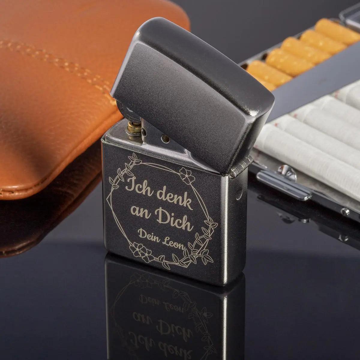Zippo Satin Chrome mit Gravur - originales windfestes Benzinfeuerzeug