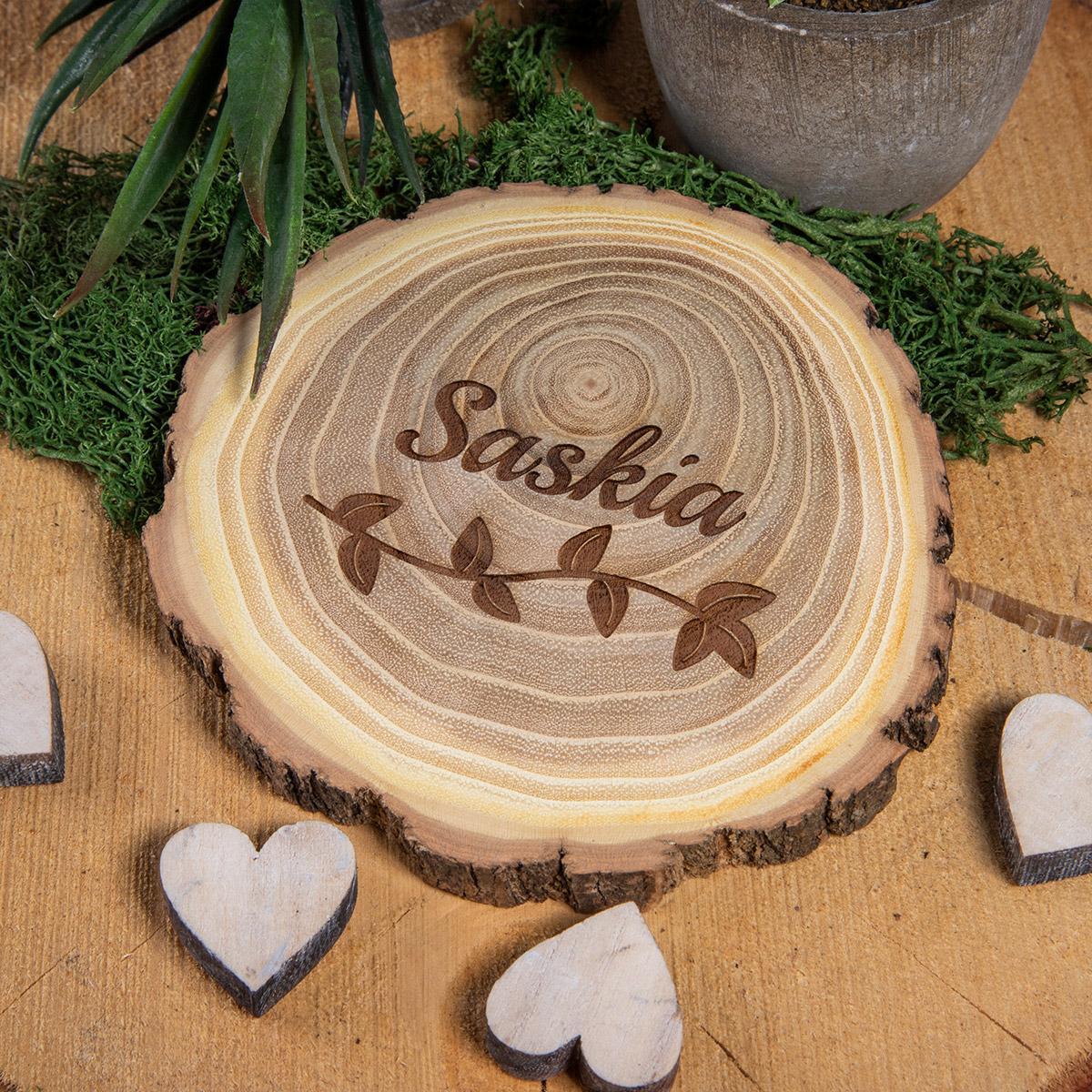 Holzscheiben Untersetzer mit Gravur - Erle 7-10 cm, Set 4-teilig