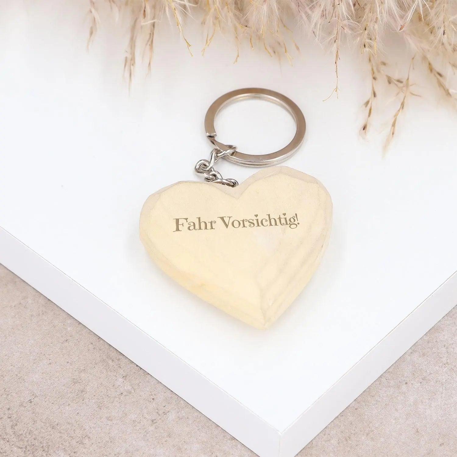 Schlüsselanhänger Holz-Herz aus Linde mit Gravur - personalisiert