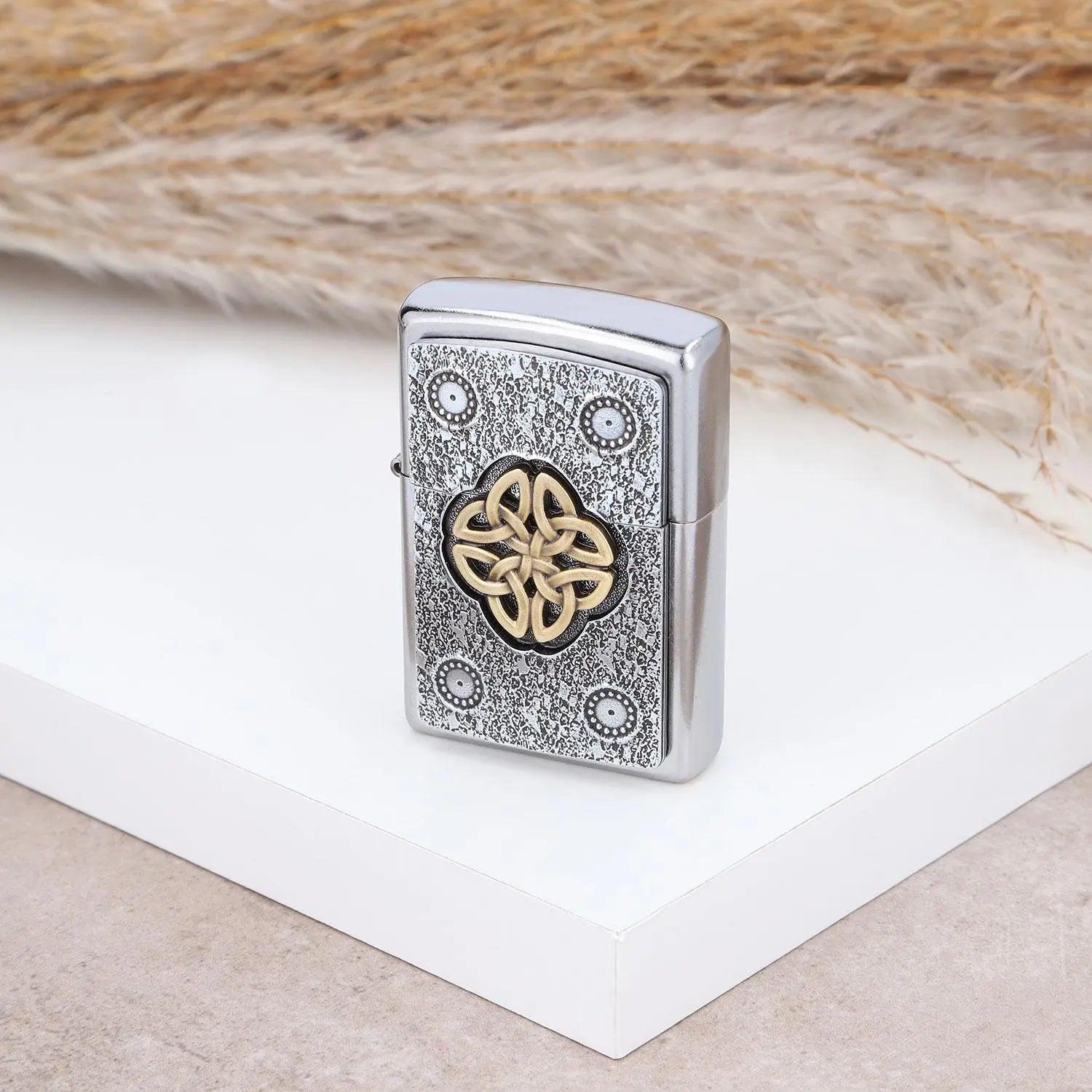 Premium Zippo Celtic Knot mit Gravur - originales Benzinfeuerzeug