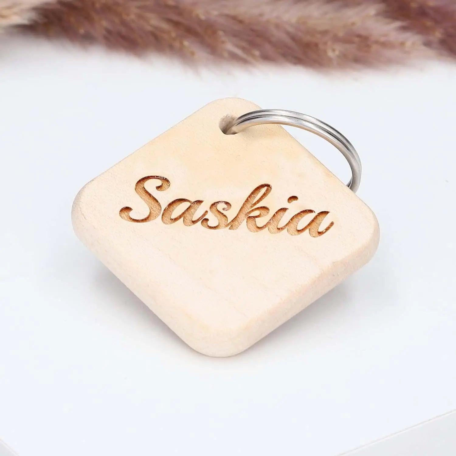 Holz Schlüsselanhänger mit Gravur aus Ahorn - personalisiert