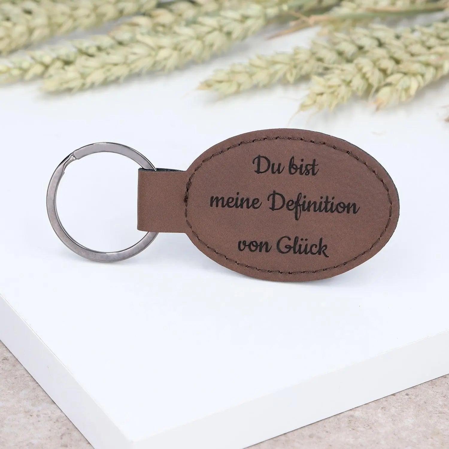 Ovaler Schlüsselanhänger aus Kunstleder mit Gravur "Dundee" - dunkelbraun