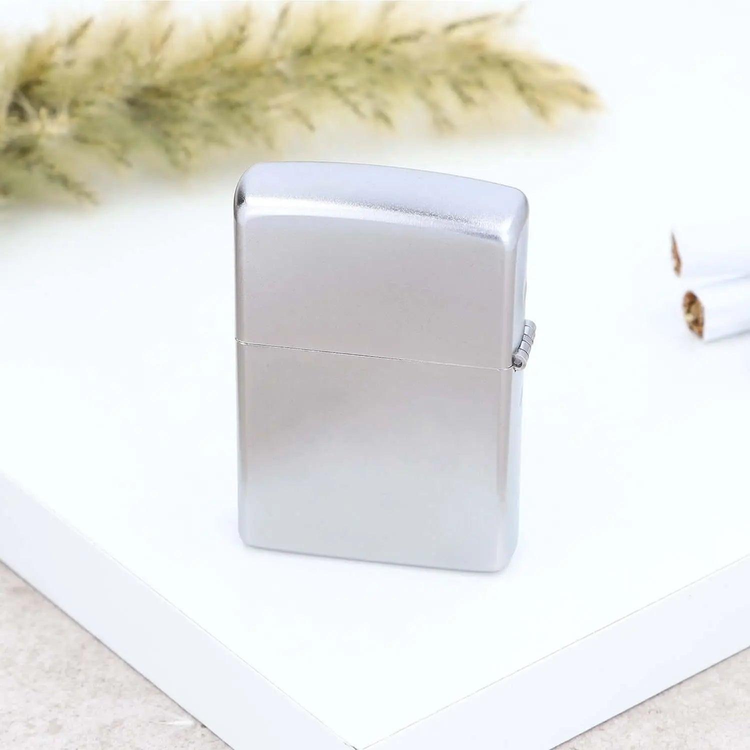 Zippo Satin Chrome mit Gravur - originales windfestes Benzinfeuerzeug