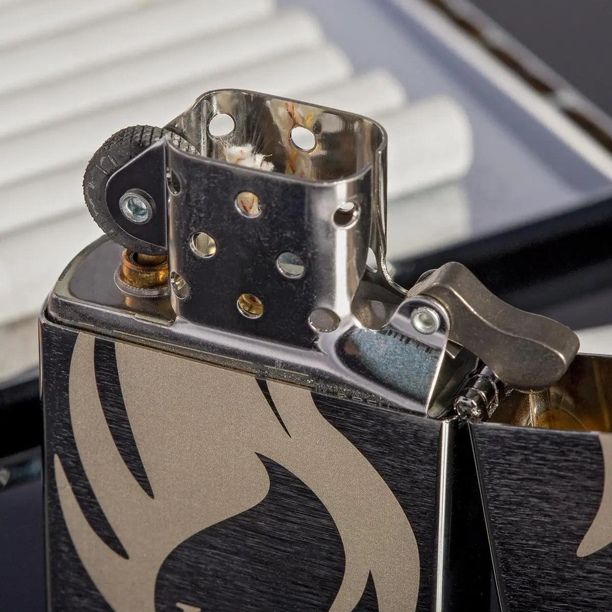 Zippo Chrome Brushed mit Gravur - originales windfestes Benzinfeuerzeug