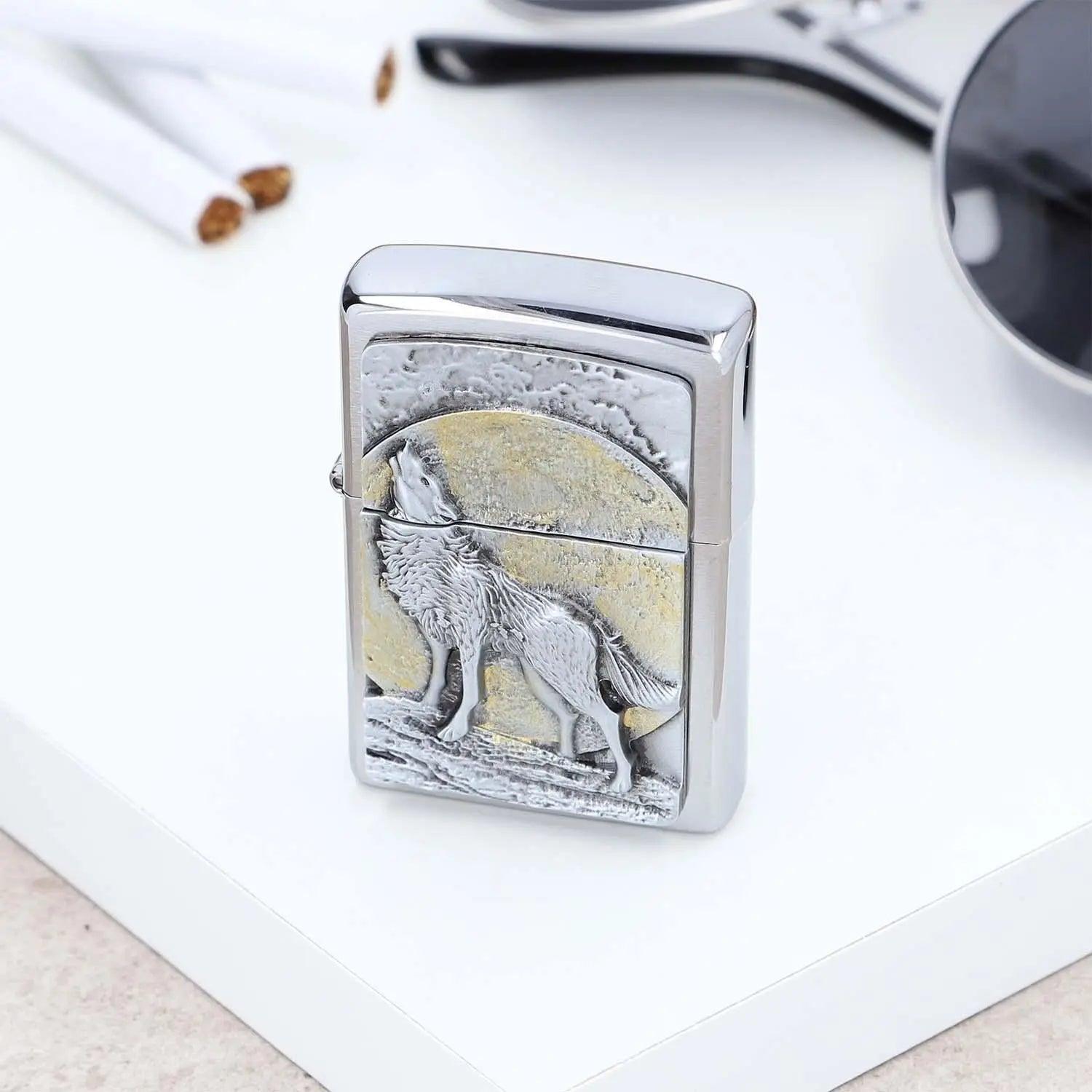 Premium Zippo Wolf mit Gravur - originales windfestes Benzinfeuerzeug