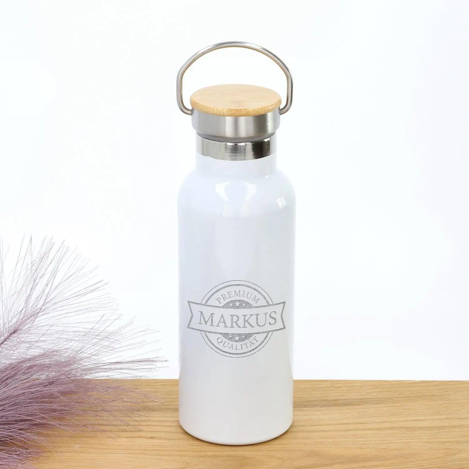 Trinkflasche personalisiert mit Bambus-Deckel in metallic weiß (500 ml)