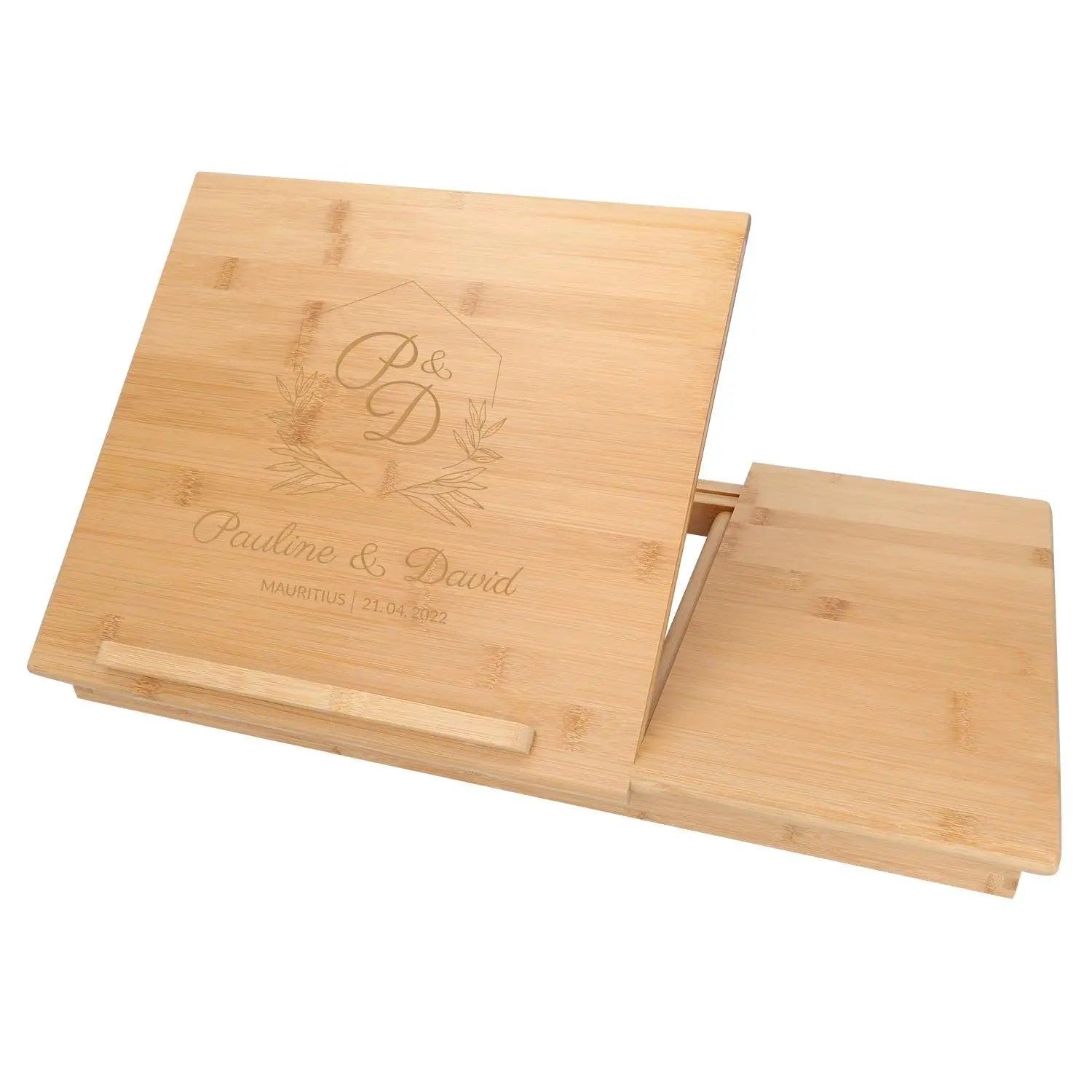 Betttablett mit Leseklappe und Gravur aus Bambus