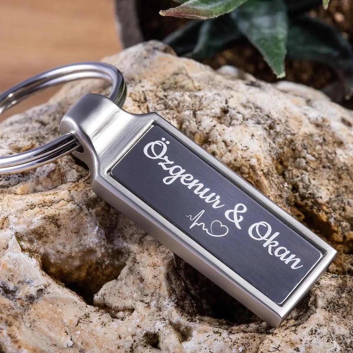 Rechteckiger Schlüsselanhänger mit Gravur "Granada" - personalisiert