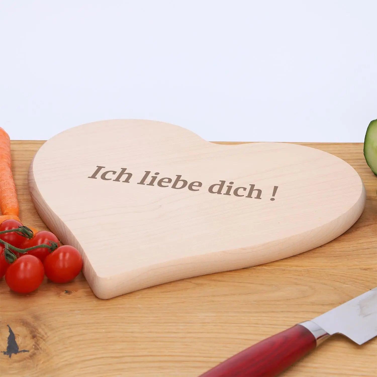 Schneidebrett mit Gravur aus Ahorn "Herz"