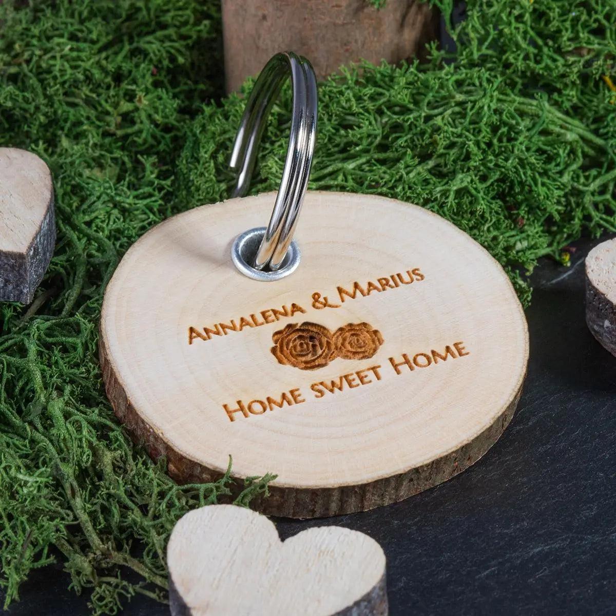 Holz Schlüsselanhänger Rindenscheibe mit Gravur - personalisiert