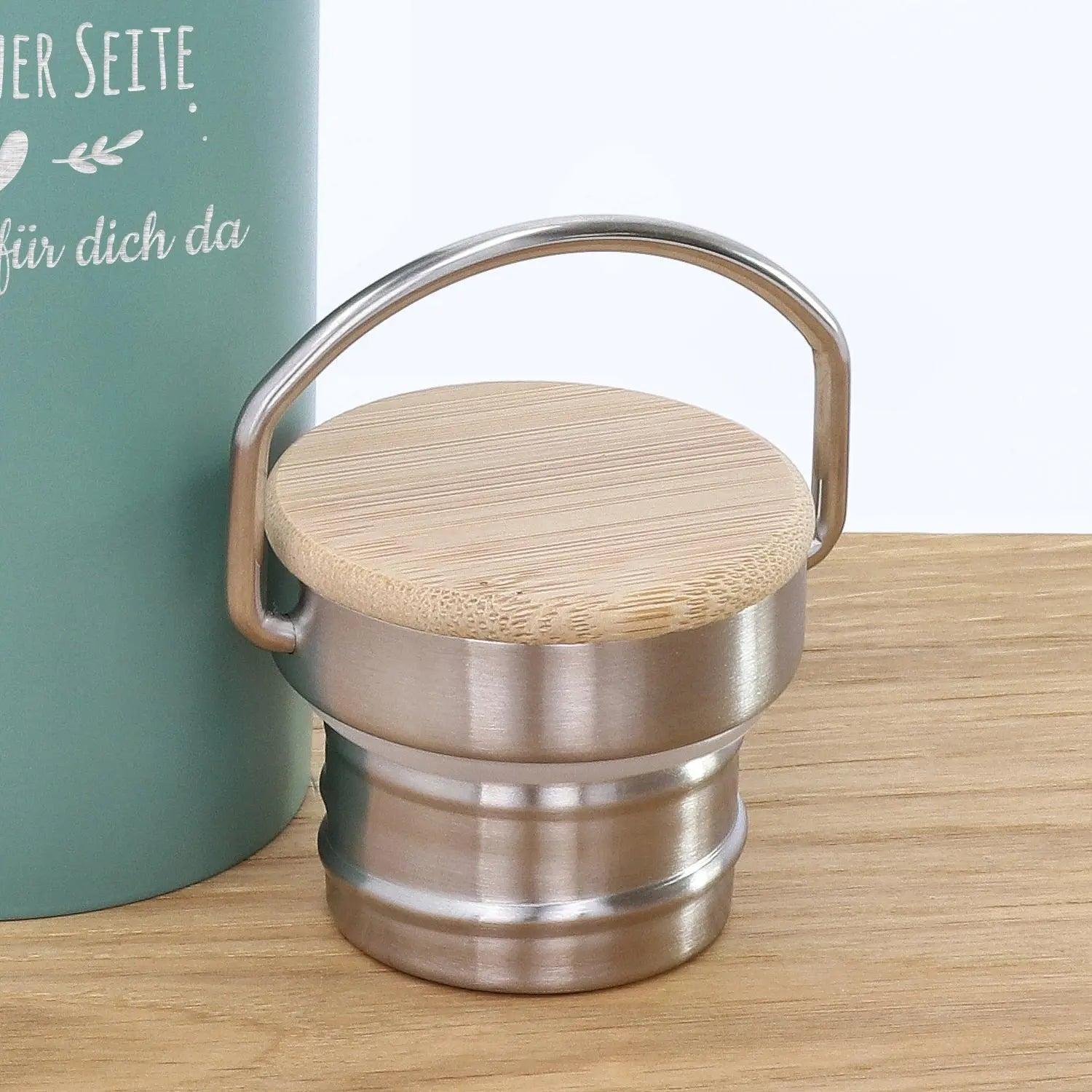 Edelstahl Trinkflasche personalisiert mit Bambus-Deckel in türkis (700 ml)