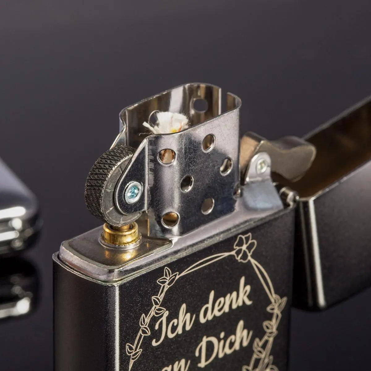 Zippo Satin Chrome mit Gravur - originales windfestes Benzinfeuerzeug