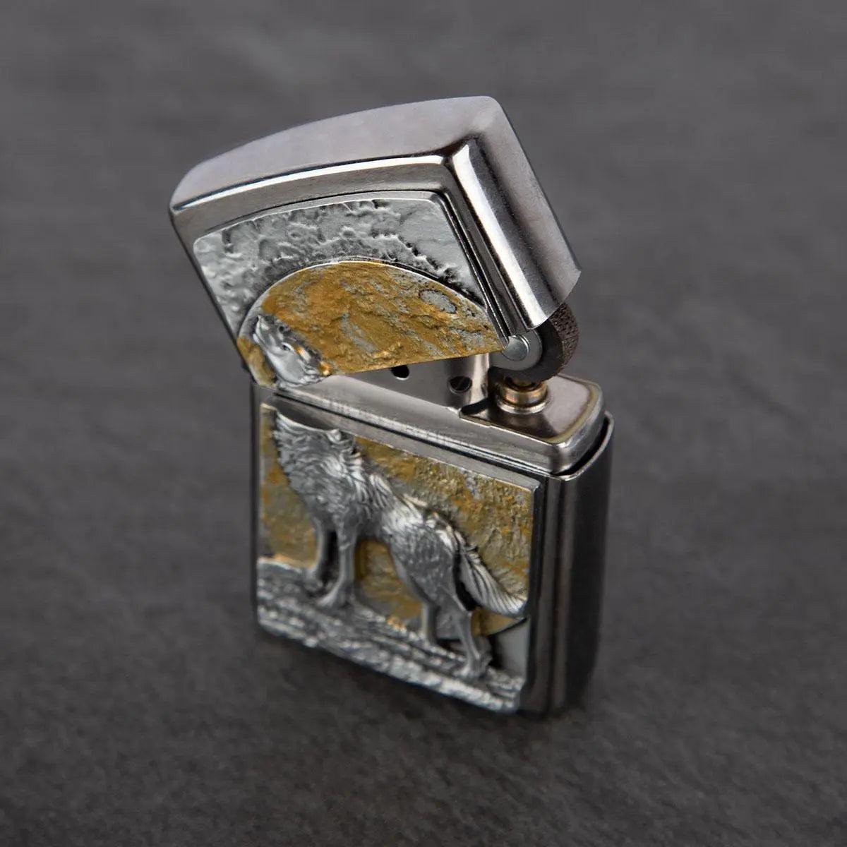 Premium Zippo Wolf mit Gravur - originales windfestes Benzinfeuerzeug