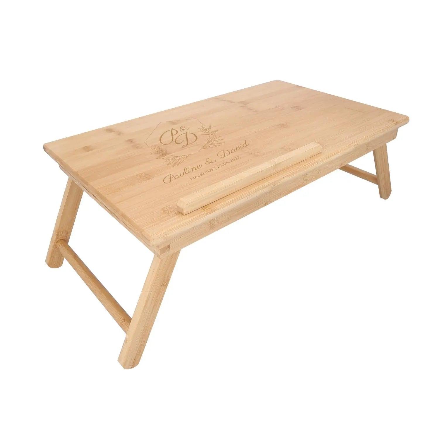 Betttablett mit Leseklappe und Gravur aus Bambus