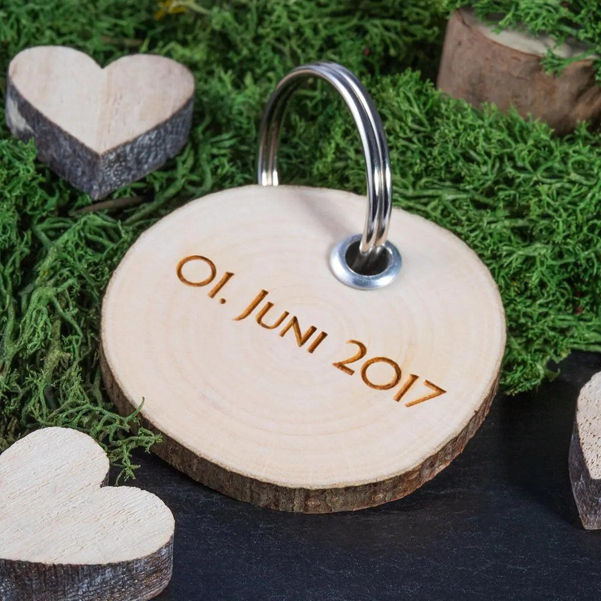 Holz Schlüsselanhänger Rindenscheibe mit Gravur - personalisiert