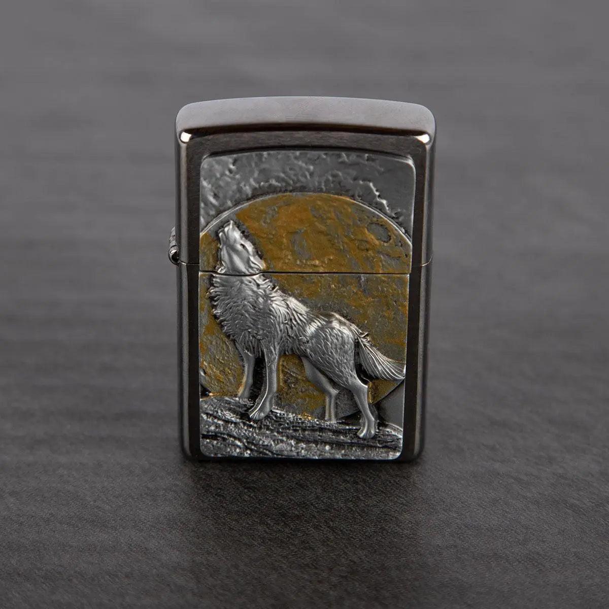 Premium Zippo Wolf mit Gravur - originales windfestes Benzinfeuerzeug