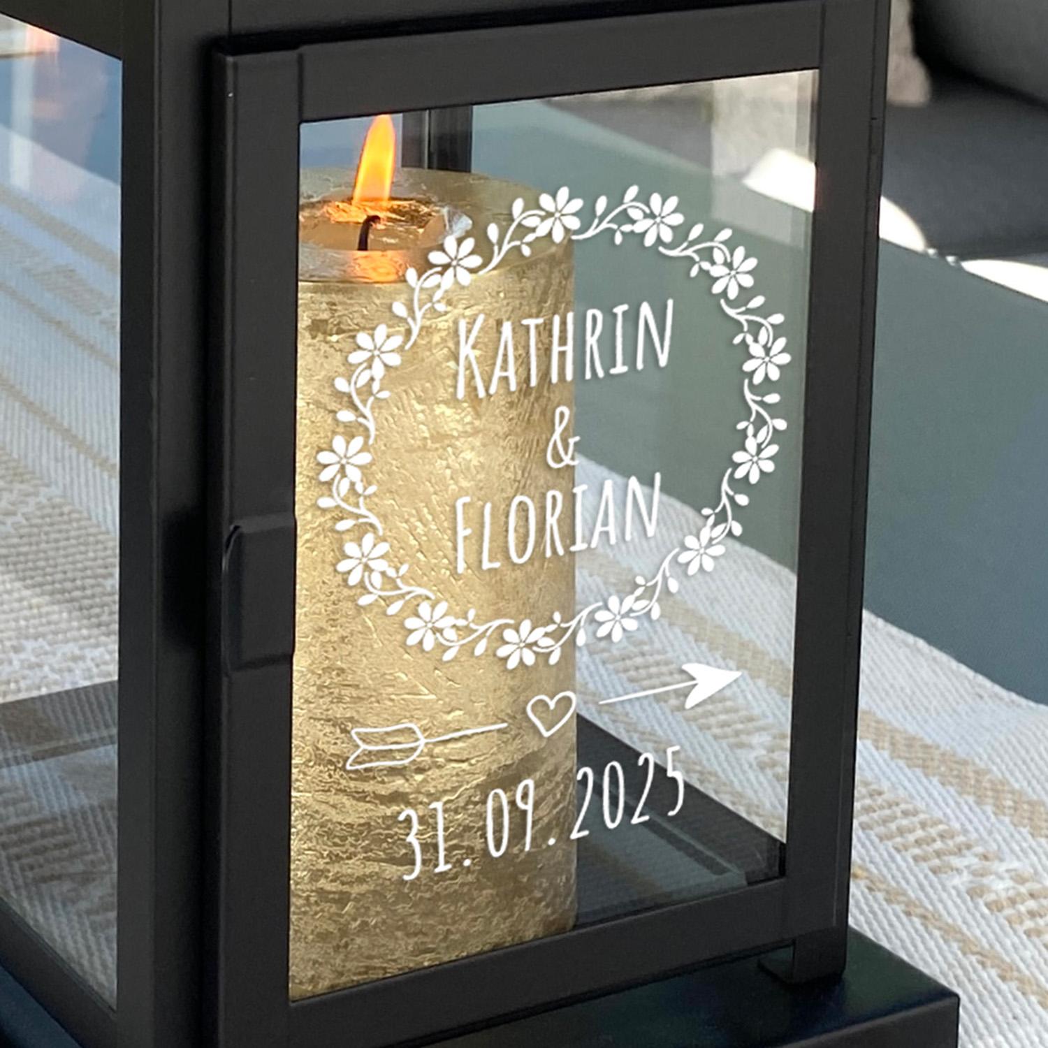 Deko-Laterne mit Gravur in Schwarz - personalisiertes Windlicht für Blockkerzen